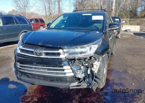 2017 Toyota Highlander Le Plus z USA, uszkodzony, nr VIN 5TDBZRFH7HS458773